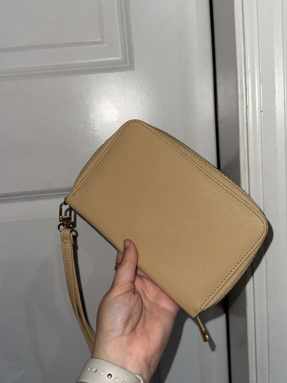 Lost + Wander NWOT Beige Zip Passport Wristlet Wallet for Women